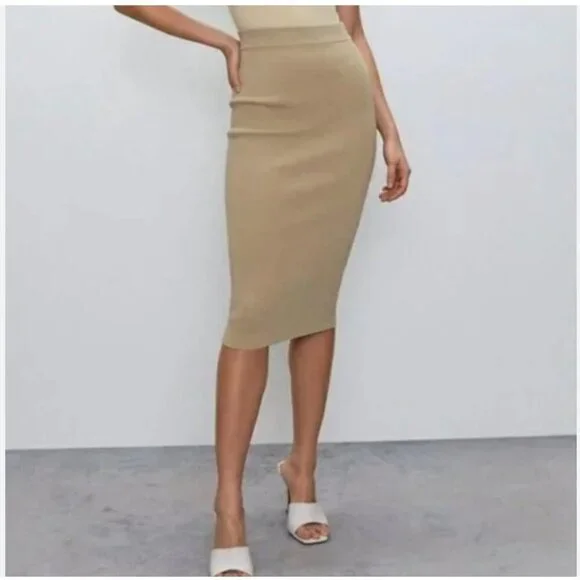 🇨🇦 Aritzia - Babaton Sculpt Tube Skirt - Picture 13 of 15